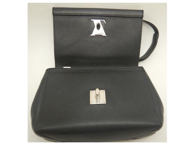 Borsa a tracolla Louis Vuitton Lockme 2 BB Nero - vista 5
