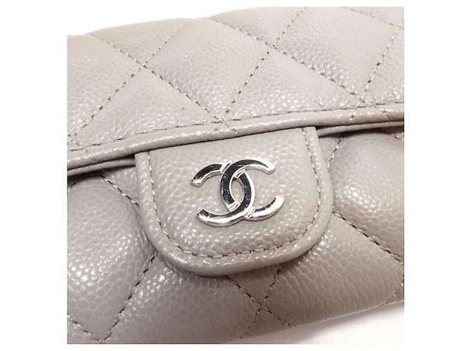 Timeless Tarjetero Chanel de piel de becerro granulada beige - vista 11