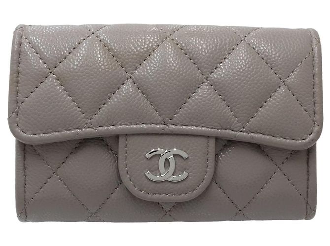Timeless Tarjetero Chanel de piel de becerro granulada beige - vista 2