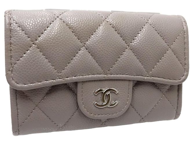 Timeless Tarjetero Chanel de piel de becerro granulada beige - vista 3