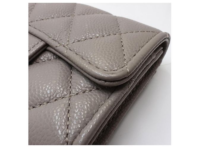 Timeless Tarjetero Chanel de piel de becerro granulada beige - vista 5