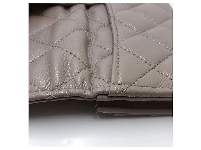 Timeless Tarjetero Chanel de piel de becerro granulada beige - vista 6