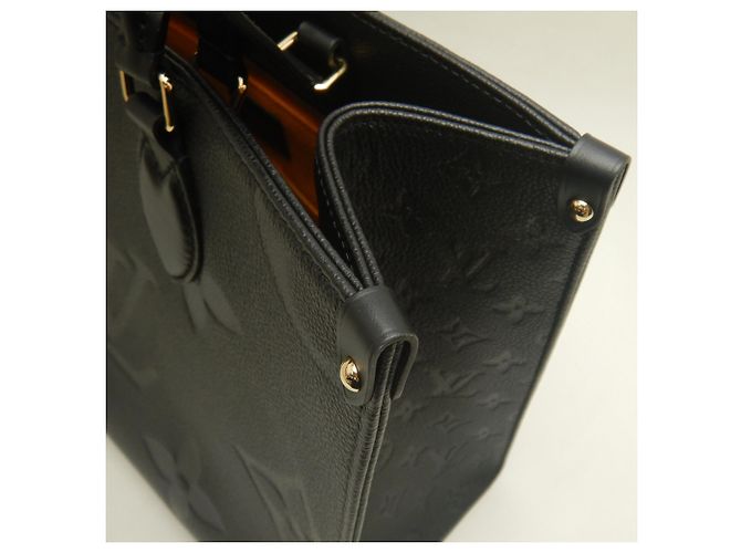 Borsa Tote Louis Vuitton OnTheGo MM Nero - vista 10