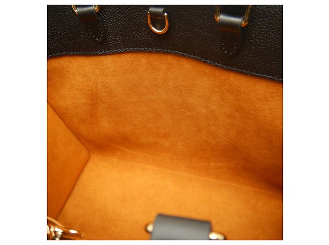 Borsa Tote Louis Vuitton OnTheGo MM Nero - vista 15