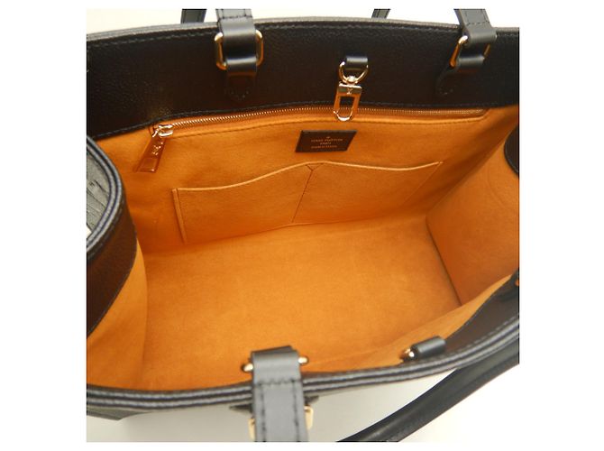 Borsa Tote Louis Vuitton OnTheGo MM Nero - vista 7
