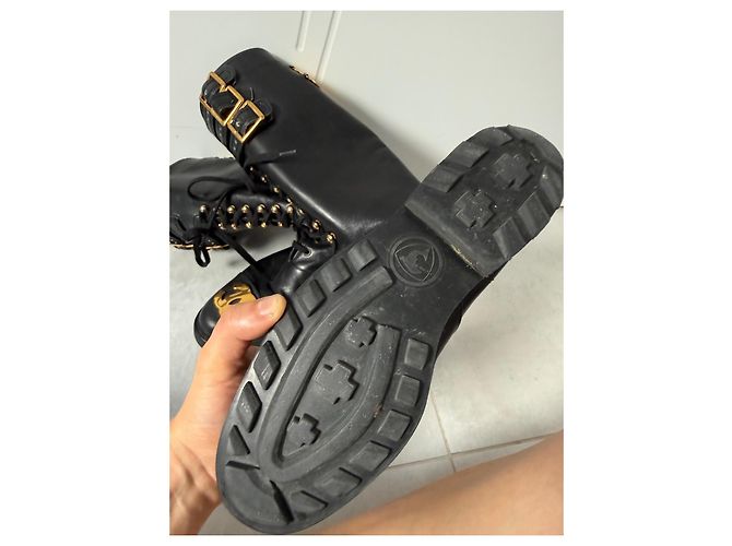 Stivali alti Chanel in pelle nera con logo CC dorato - vista 13