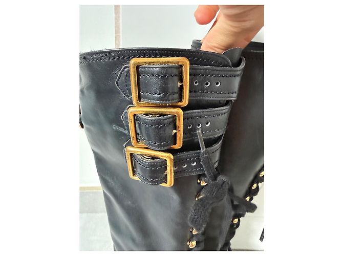 Stivali alti Chanel in pelle nera con logo CC dorato - vista 4