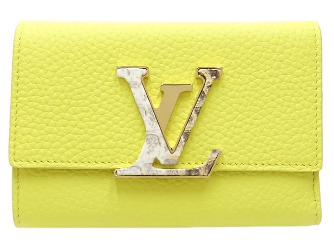 Cartera Louis Vuitton Tri-fold en Lemon Yellow Dorado - vista 2