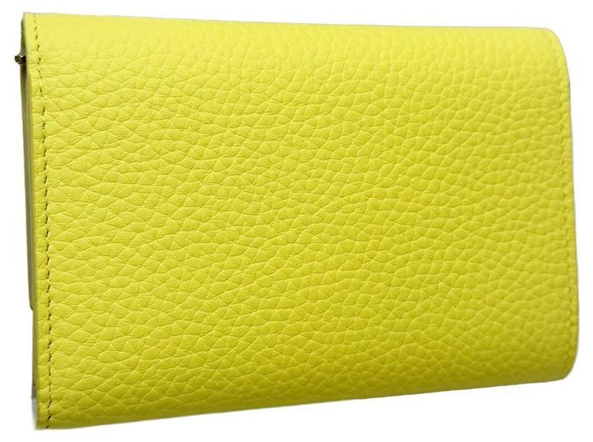 Cartera Louis Vuitton Tri-fold en Lemon Yellow Dorado - vista 4