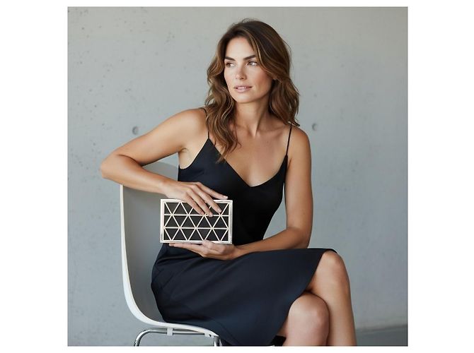 Borsa Minaudière rigida VICTORIA BECKHAM in ottone argentato con intarsio geometrico triangolare Nero - vista 3
