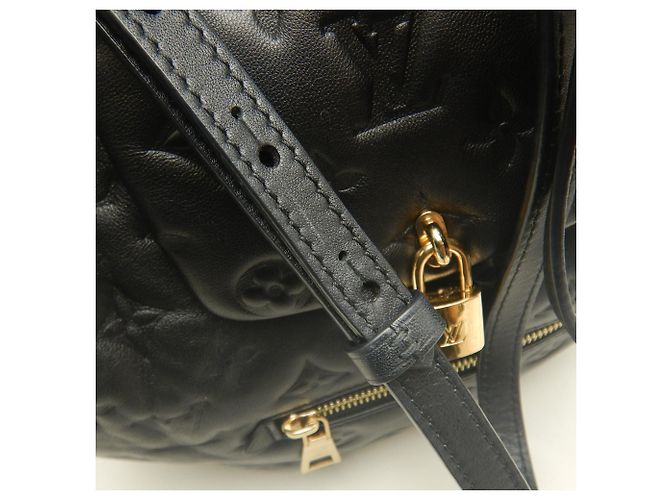 Zaino Louis Vuitton Coussin PM Nero - vista 14