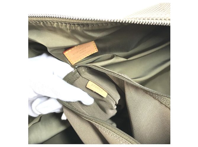 Bolsa de Ombro Louis Vuitton Damier Geant Akatan Caqui - vista 16