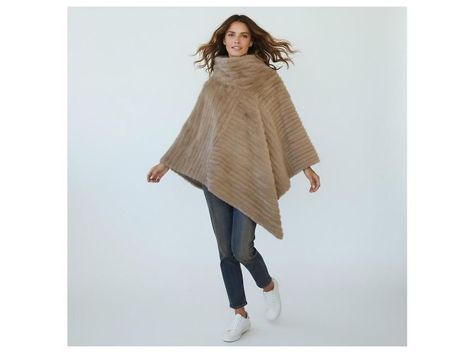 Autre Marque Armani Collezioni Poncho Cape en Fourrure de Lapin Taupe Beige - vue 2