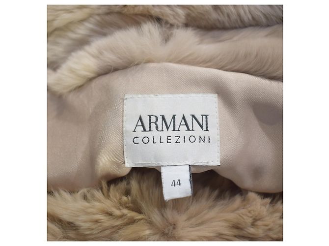 Autre Marque Armani Collezioni Poncho Cape en Fourrure de Lapin Taupe Beige - vue 5