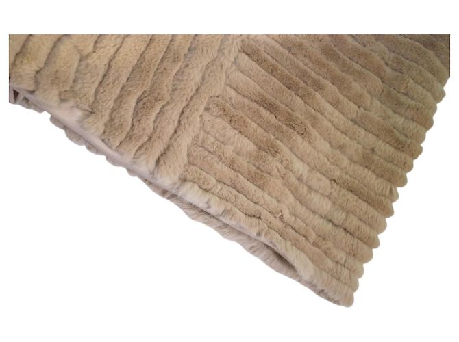 Autre Marque Armani Collezioni Poncho Cape en Fourrure de Lapin Taupe Beige - vue 6