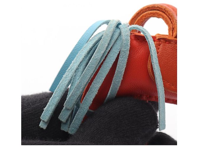 Hermès Accesorio Charm Hermes Rodeo PM Capucines Celeste Carnelian Roja Azul Burdeos - vista 6