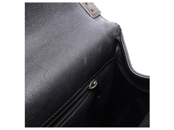 Borsa a tracolla Chanel Boy in pelle di vitello martellata nera Nero - vista 12