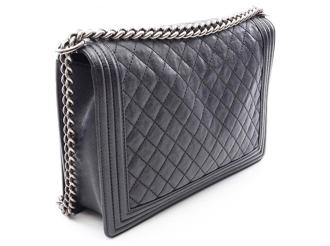 Borsa a tracolla Chanel Boy in pelle di vitello martellata nera Nero - vista 2