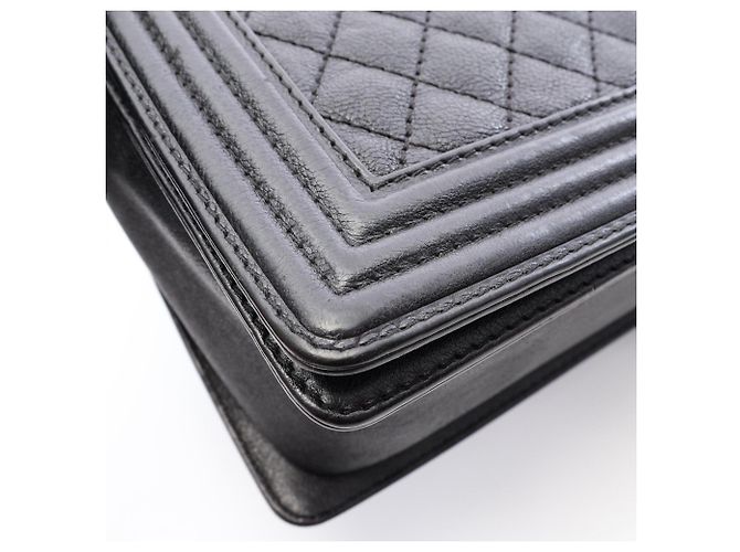 Borsa a tracolla Chanel Boy in pelle di vitello martellata nera Nero - vista 9