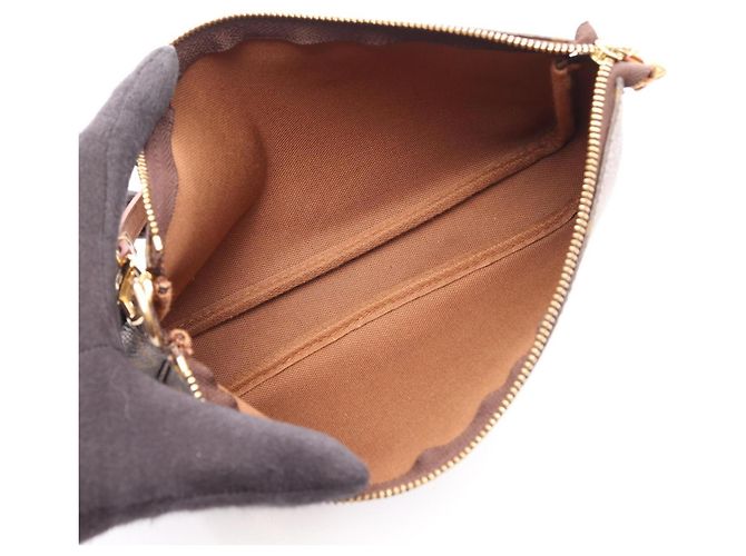 Louis Vuitton Pochette Accessoires Monogram Handbag Marrom Monograma - vista 3