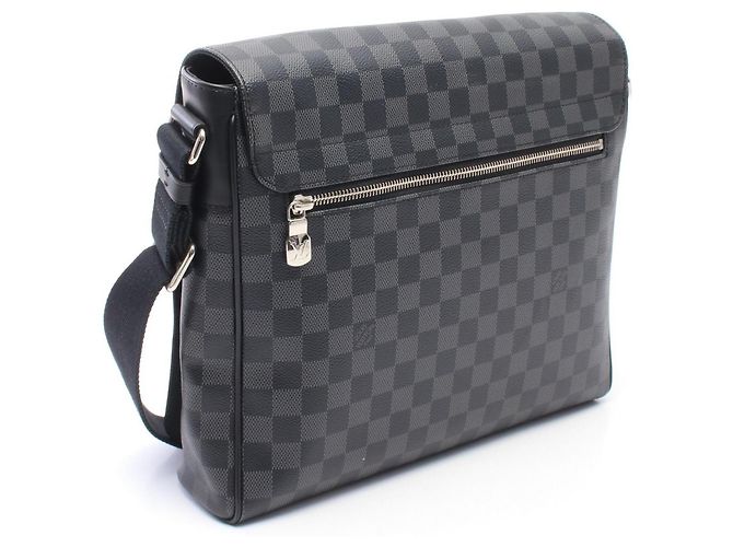 Borsa a tracolla Louis Vuitton District MM NM Damier Graphite Nero - vista 2