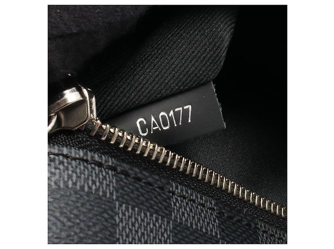 Borsa a tracolla Louis Vuitton District MM NM Damier Graphite Nero - vista 5