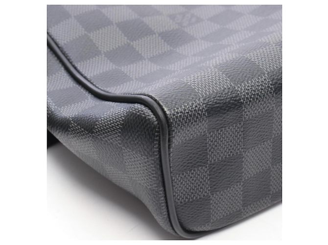 Borsa a tracolla Louis Vuitton District MM NM Damier Graphite Nero - vista 6
