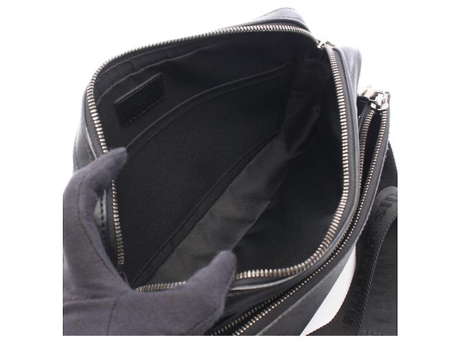 Borsa a tracolla Louis Vuitton Trio Messenger Monogram Eclipse Marrone Nero - vista 3