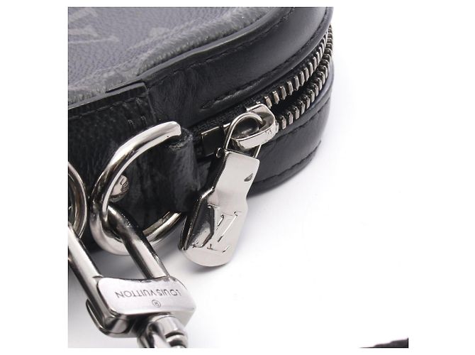 Borsa a tracolla Louis Vuitton Trio Messenger Monogram Eclipse Marrone Nero - vista 5