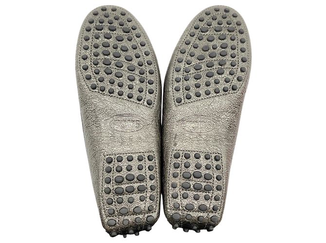 Mocassini Gommino Double T Tod's in Argento Metallizzato Craquelé - vista 6