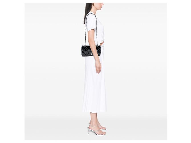 Sac à bandoulière Chanel Medium Classic Double Flap en cuir verni noir - vue 7
