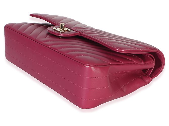 Gabrielle Borsa Chanel Medium Classic Double Flap in pelle d'agnello chevron fucsia Rosa - vista 6