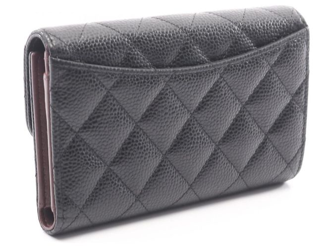 Portafoglio tri-fold Chanel Matelassé in nero - vista 2