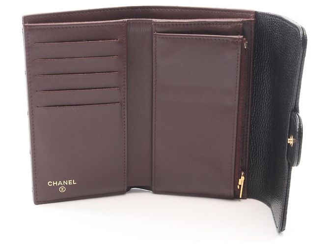 Portafoglio tri-fold Chanel Matelassé in nero - vista 3