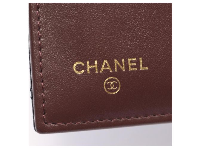 Portafoglio tri-fold Chanel Matelassé in nero - vista 4