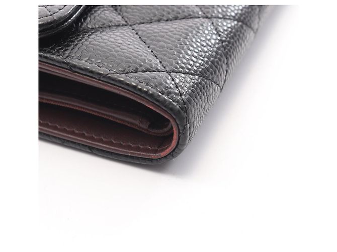 Portafoglio tri-fold Chanel Matelassé in nero - vista 8