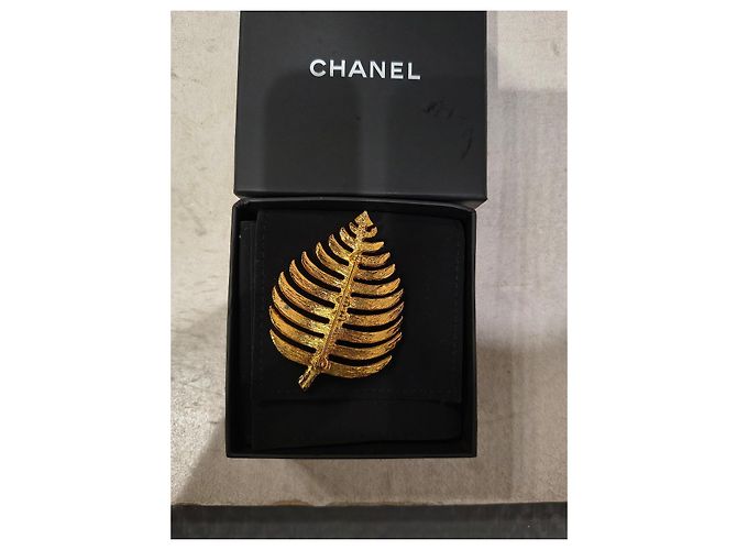 Chanel Spilla a forma di foglia in oro con cristalli D'oro - vista 4