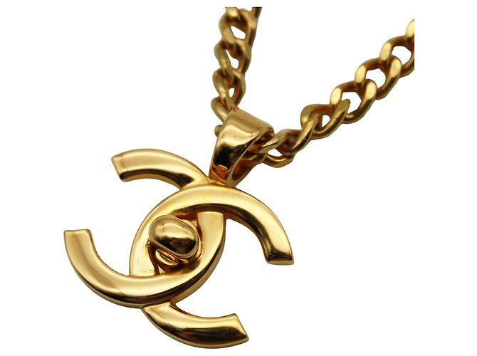 Timeless Collar Turnlock Chanel Dorado - vista 2