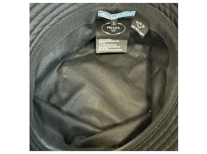 Prada Bucket Hat aus schwarzem Nylon - Ansicht 7
