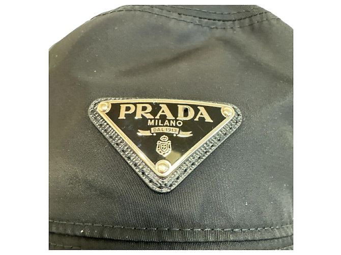 Prada Bucket Hat aus schwarzem Nylon - Ansicht 9