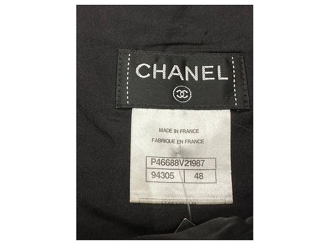 Timeless Falda línea A CHANEL de lana bouclé negra con botón CC - FR 48 de segunda mano - vista 2