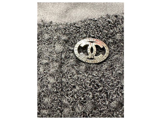 Timeless Falda línea A CHANEL de lana bouclé negra con botón CC - FR 48 de segunda mano - vista 5
