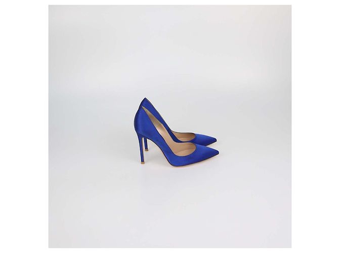 Décolleté a punta in raso blu Gianvito Rossi - vista 3