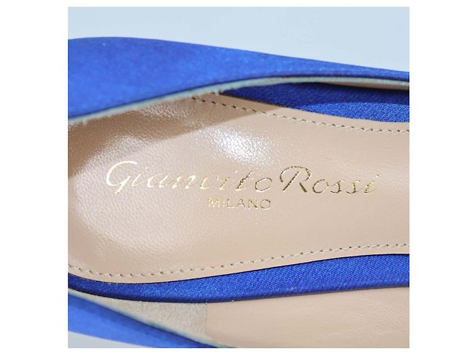 Décolleté a punta in raso blu Gianvito Rossi - vista 6