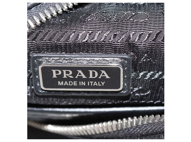 Sac Sling Prada en cuir noir avec logo triangle - vue 5