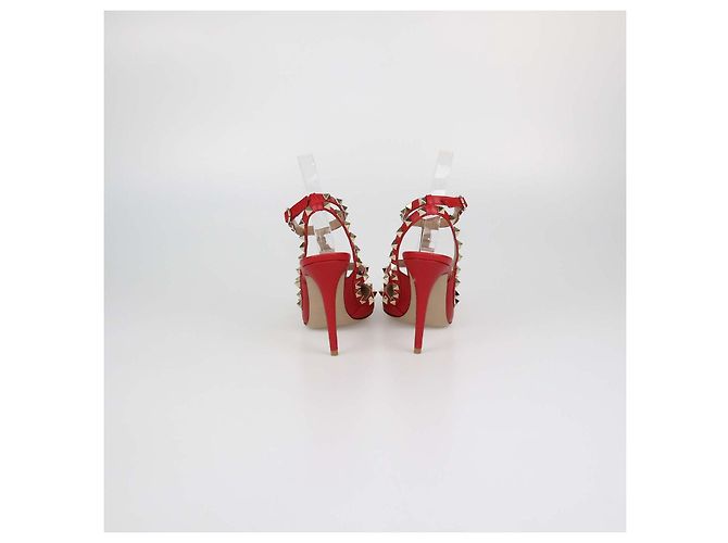 Décolleté Valentino Rockstud Caged in pelle rossa Rosso - vista 5