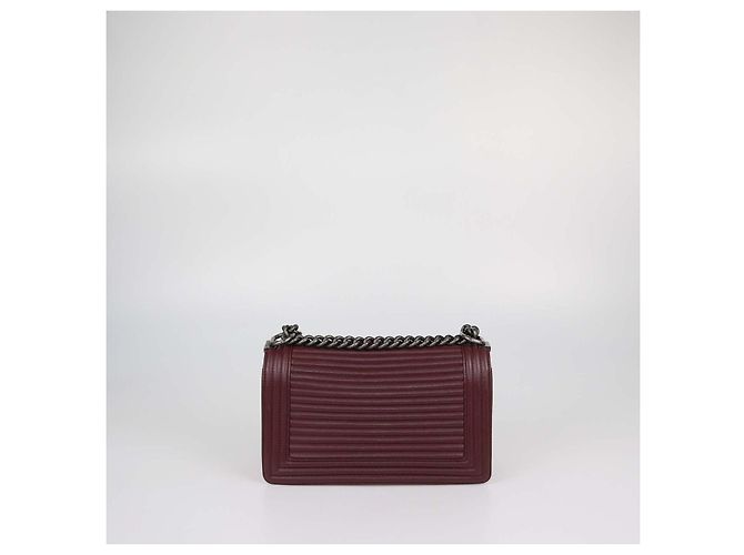 Borsa Chanel Medium Boy Flap in pelle trapuntata orizzontale bordeaux Bordò - vista 3