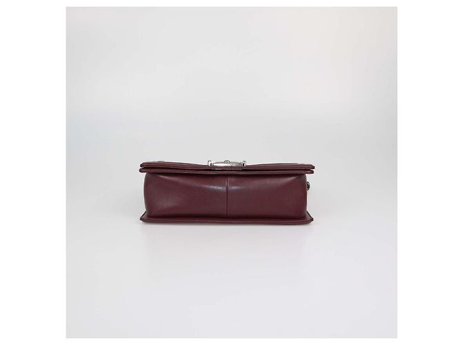 Borsa Chanel Medium Boy Flap in pelle trapuntata orizzontale bordeaux Bordò - vista 4