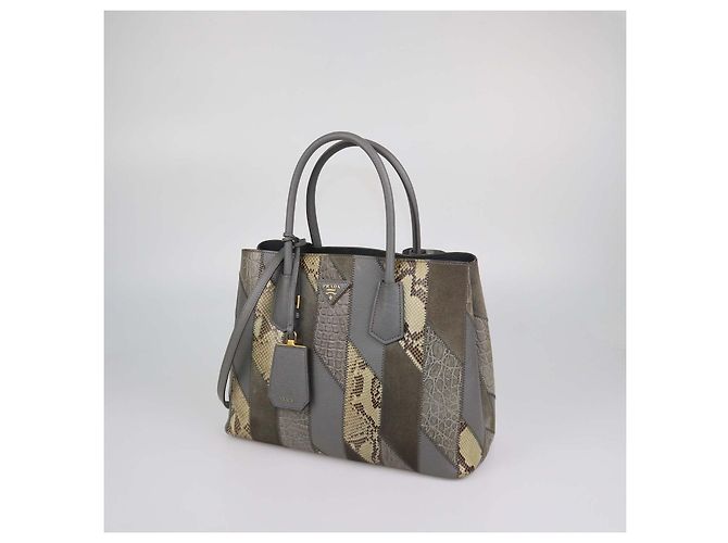 Prada Double Handle Tote aus grauem exotischem Leder und Leder-Patchwork - Ansicht 2