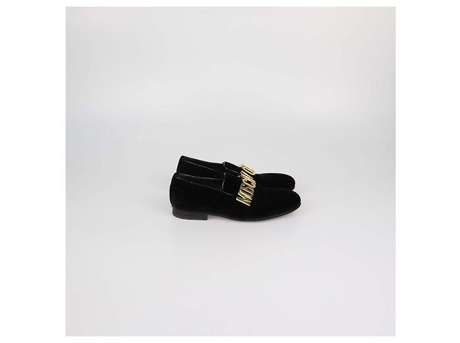 Mocassini Slip-On Moschino in Velluto Nero con Logo in Metallo - vista 3